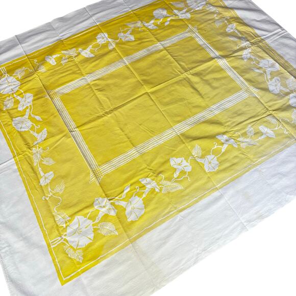 Vintage mid century cotton tablecloth faded yellow pattern on white rectangle - Picture 6 of 9